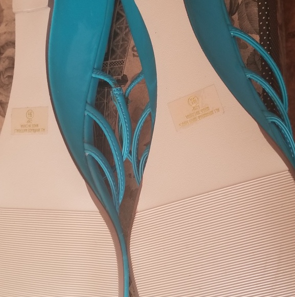 Sandals - Picture 2 of 5